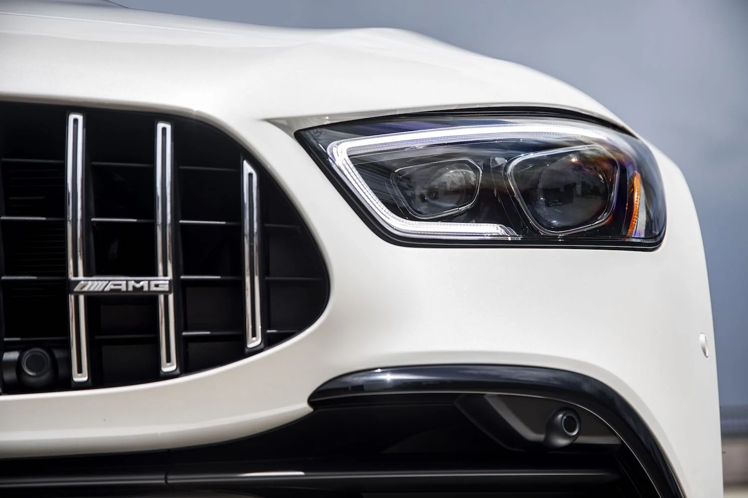 2020-mercedes-amg-gt-53-exterior-lighting-min