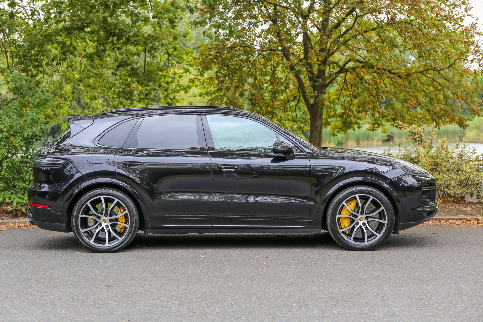 2020-porsche-cayenne-turbo-s-e-hybrid (2)