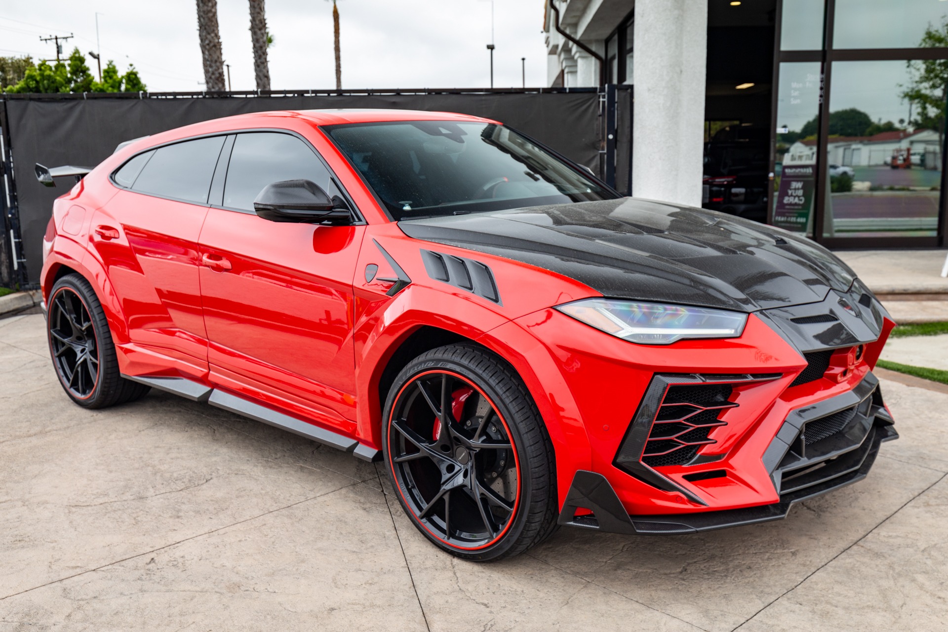 Used-2020-Lamborghini-Urus-1653594554