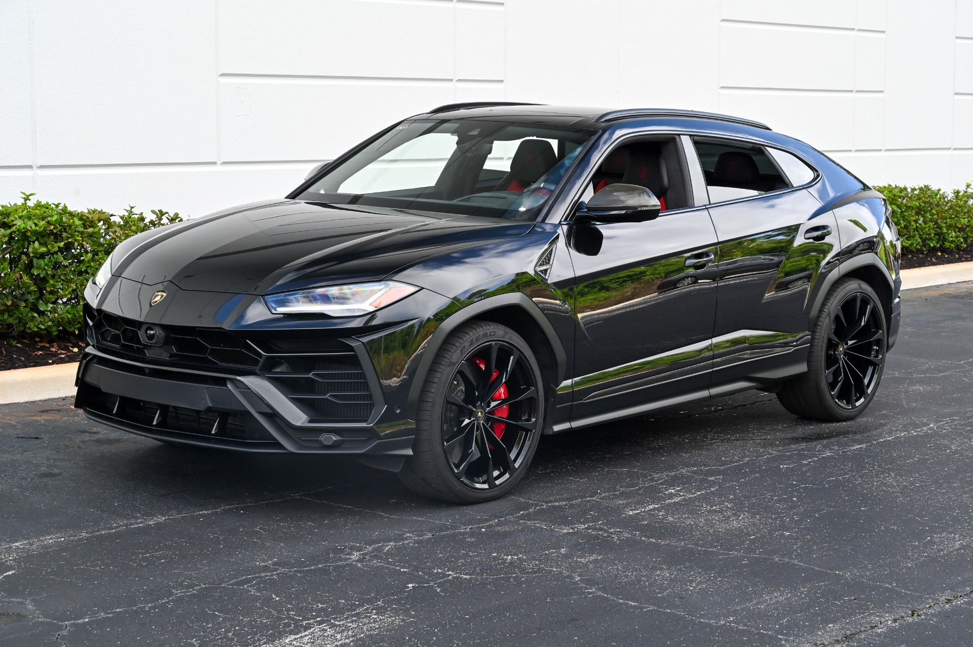 Used-2020-Lamborghini-Urus-1726606323